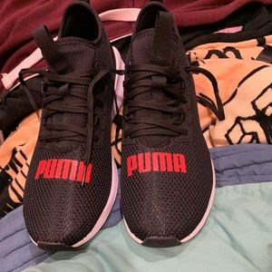 These shoes are new my dad got the wrong size